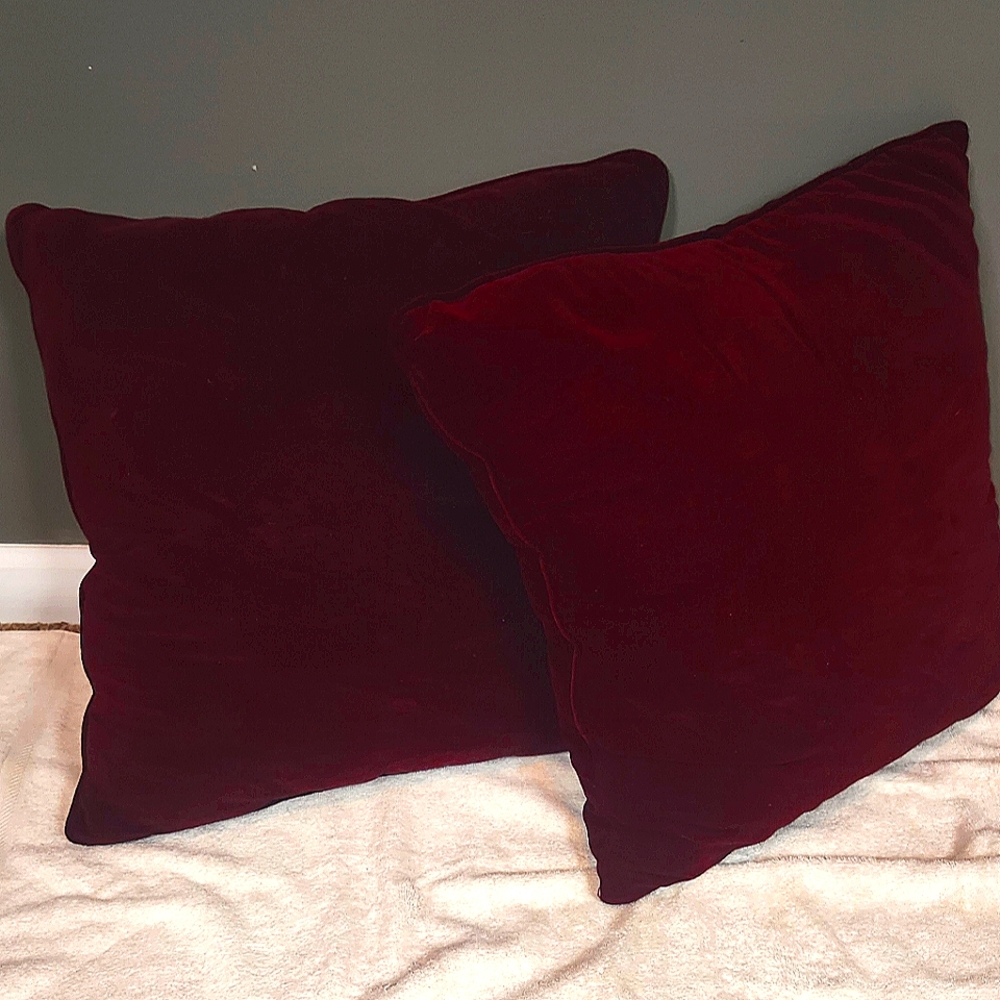 Red velvet throw pillows (2)
